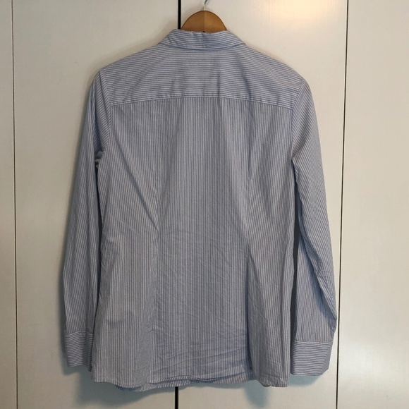 Banana Republic button down blouse. Classic wardrobe staple - Picture 6 of 7